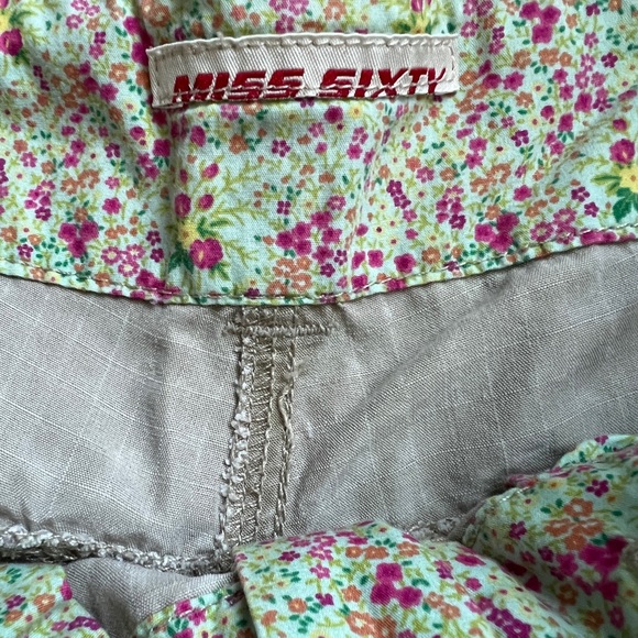 VINTAGE VTG Miss Sixty Khaki Cargo Capri Pants With Floral Detail Size 27 - Picture 4 of 8